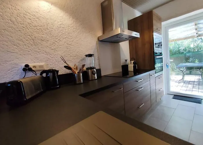 Villa Cosy, 75m2, Climatisé, 200m Plage, Parking