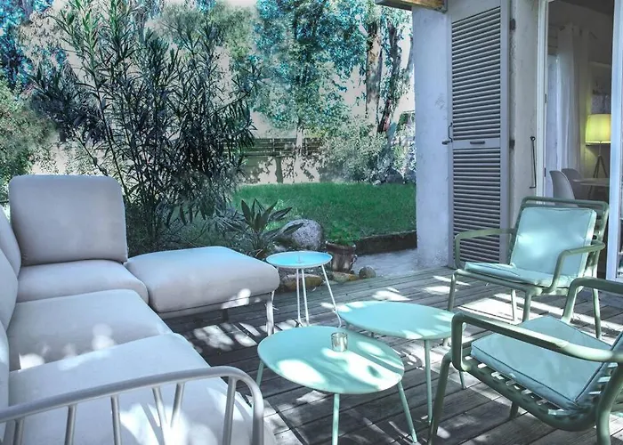 Cosy, 75m2, Climatisé, 200m Plage, Parking